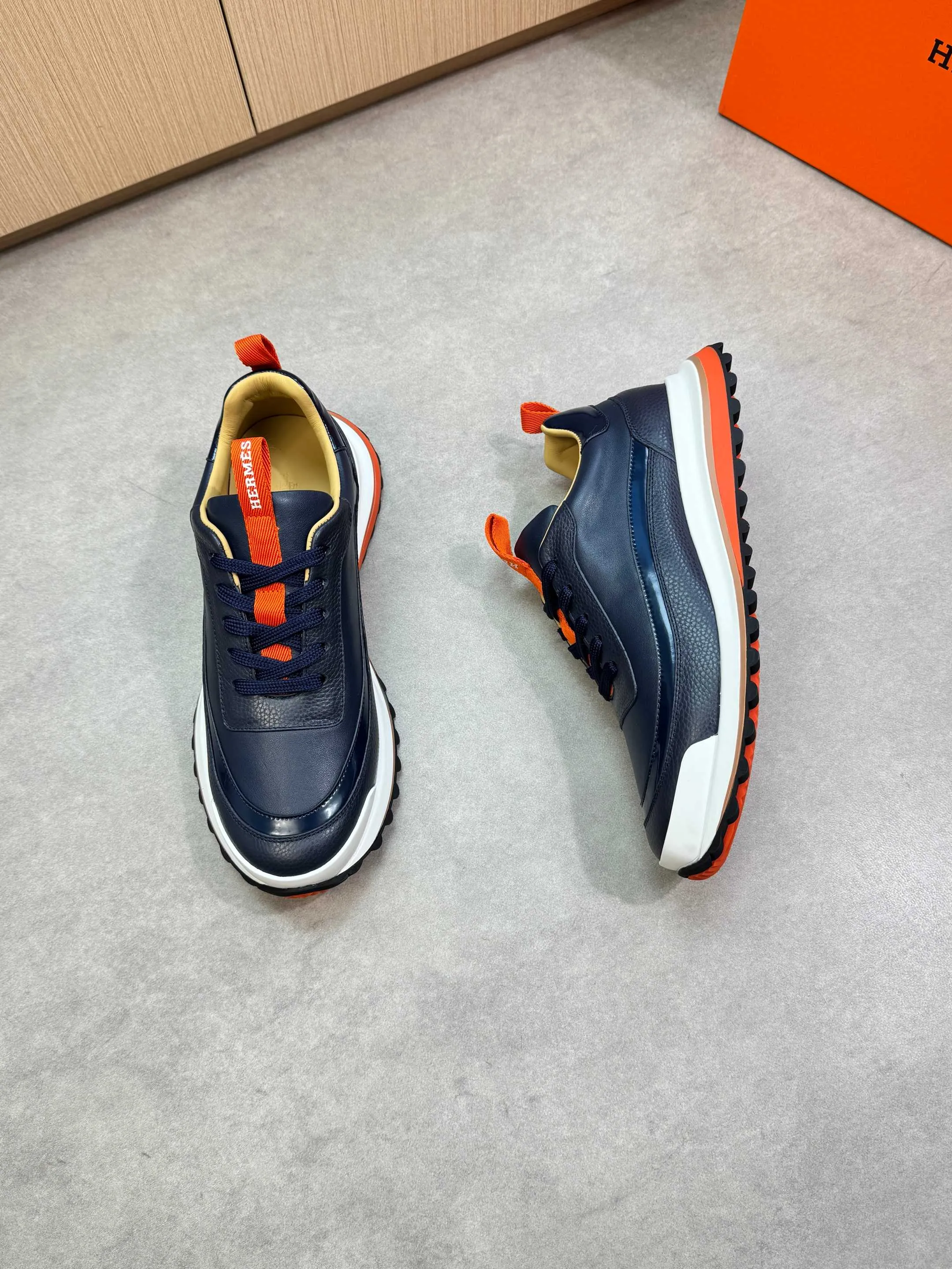 Men's shoes 💰800 [HERMES] Hermès - High-end quality original order·Casual sports shoes - Upper: 🔝 pebbled calfskin, Nappa calfskin, shoe body sewn with contrasting edge color, tongue, heel, brand logo webbing - Inner: water-dyed cowhide - Outsole: ultra-light T men's shoes 💰R·Rubber; two-color molded outsole -Ultra-high quality control·Fine workmanship: highlighted (high-end·nobility·grade) -Size: 39-44 (38, 45, can be customized)·H0118